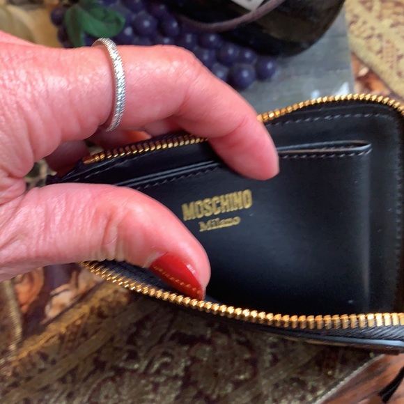 Authentic MOSCHINO Italian Leather logo zip card case wallet - Picture 12 of 13